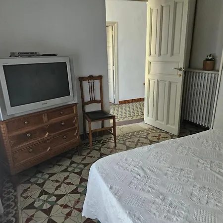 Holiday home La Nava, Casa De Pueblo Con Patio Y Calefaccion Con Chimenea Nava de la Asuncion