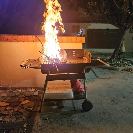 Nyaraló La Nava, Casa De Pueblo Con Patio Y Calefaccion Con Chimenea